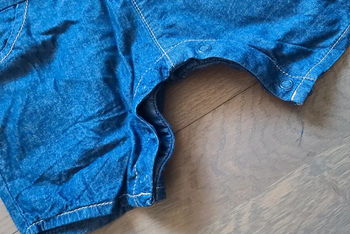 Salopette + t-shirt - photo numéro 6