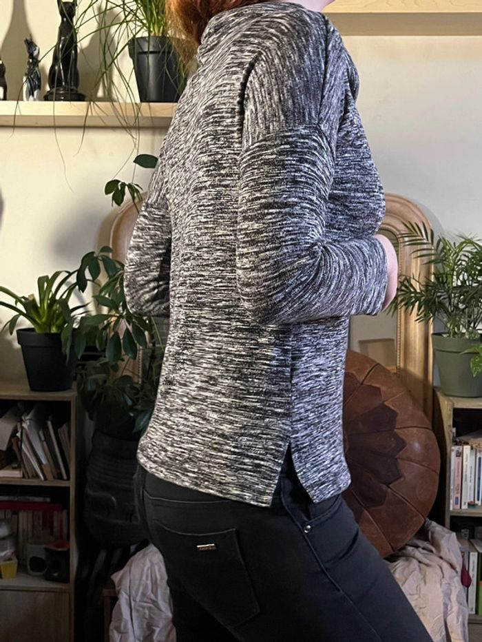 Haut sweat col roulé retombant imprimé - camaïeu de gris - photo numéro 10