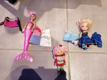 Lot poupée et tenue