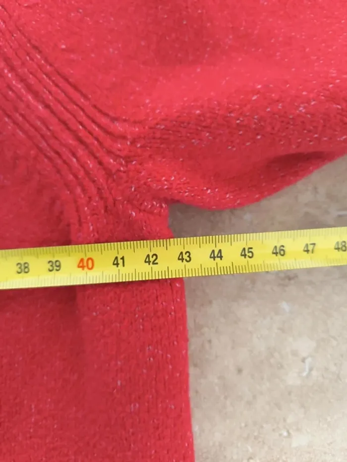 Joli pull rouge col V bouton femme Tommy Hilfiger avec logoo chic comme neuf S selon mesures - photo numéro 10