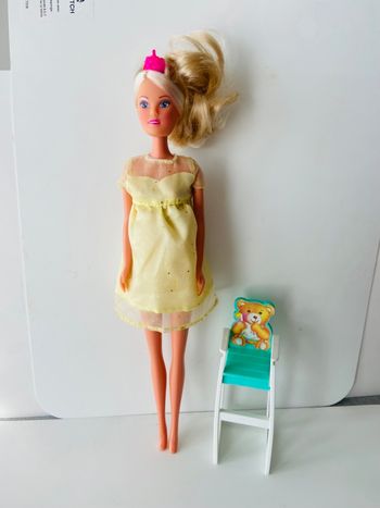 Poupée Barbie steffi enceinte 