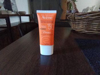 Creme solaire avene