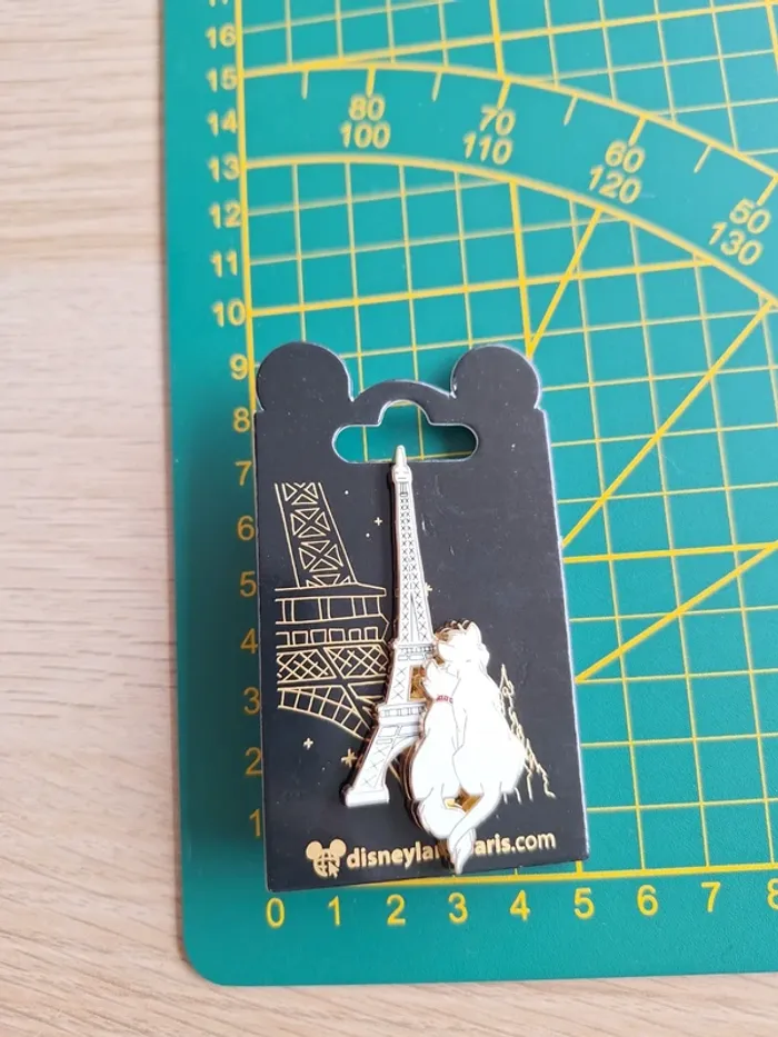 Pin’s Disney Aristochats Duchesse et O’Malley – Tour Eiffel – Disneyland Paris - photo numéro 3