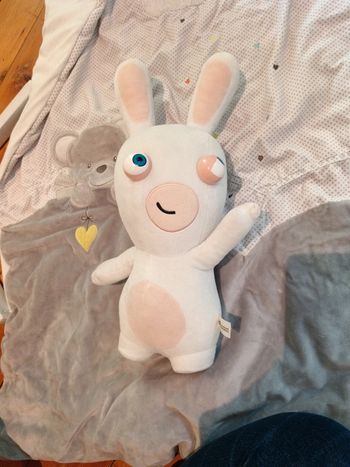 Peluche lapin crétin