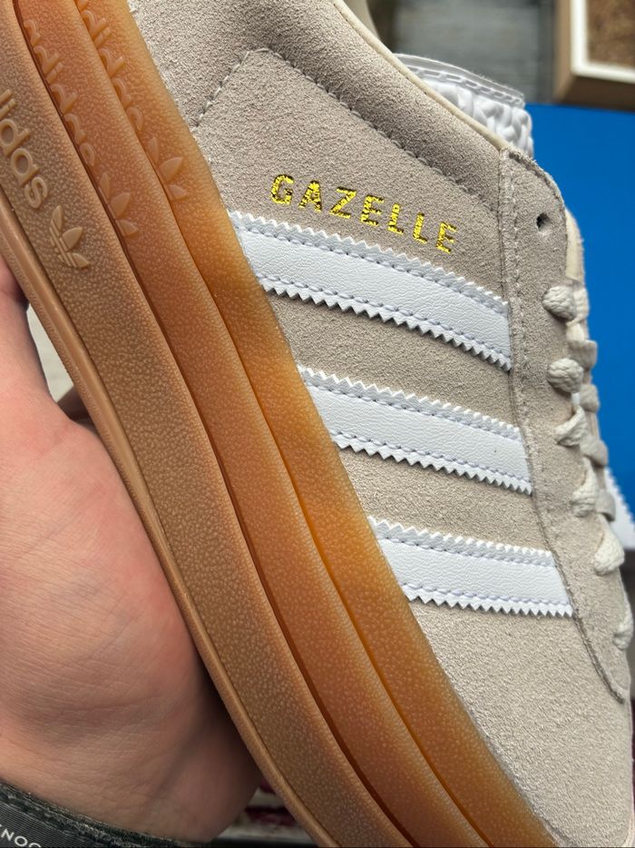 Adidas Gazelle Bold Wonder White/White/Gold Met - Taille 38,5 - Neuves - photo numéro 9
