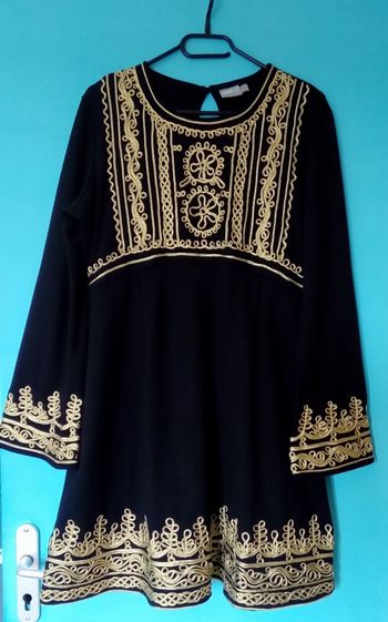 🌿 Robe noire et broderie dorée Asos taille 44 🌿