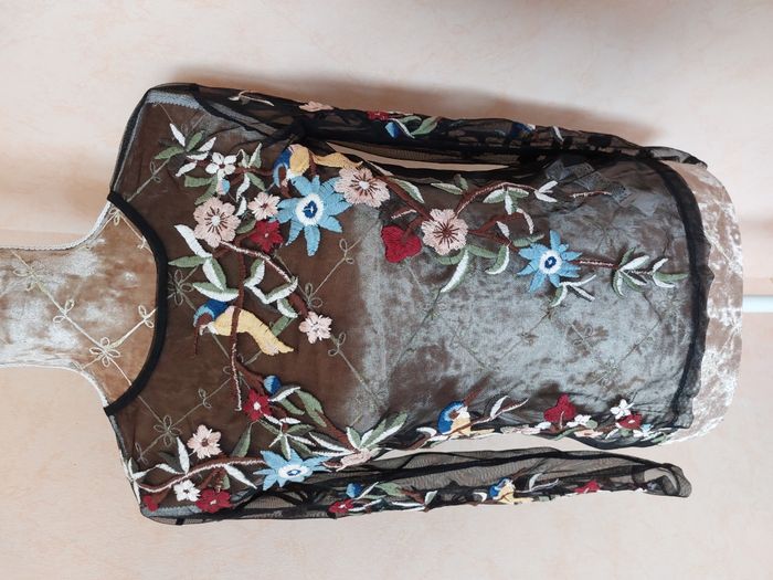 Top manches longues Zara résille noir broderies fleurs & oiseaux taille 36-38