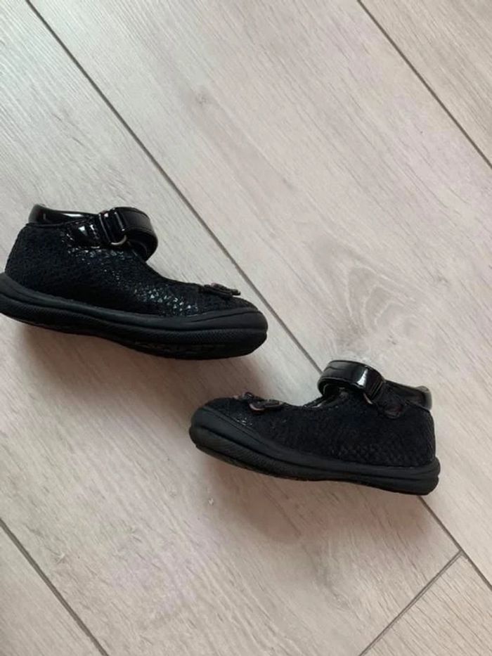 Chaussure babies embout renforcé pointure 20 papillons et fleurs - photo numéro 7