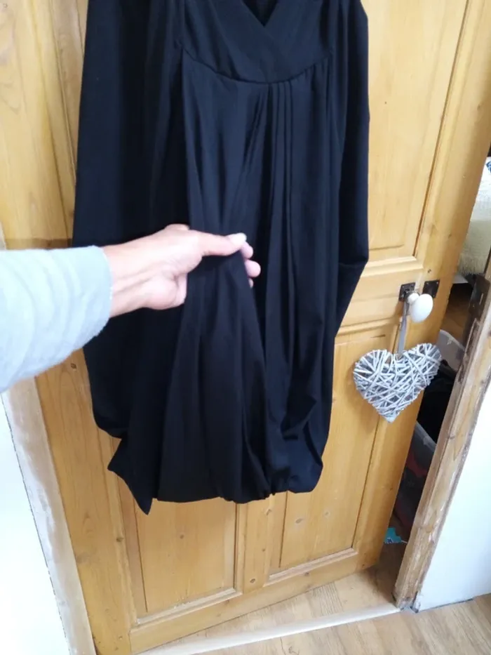 Robe noire - photo numéro 3