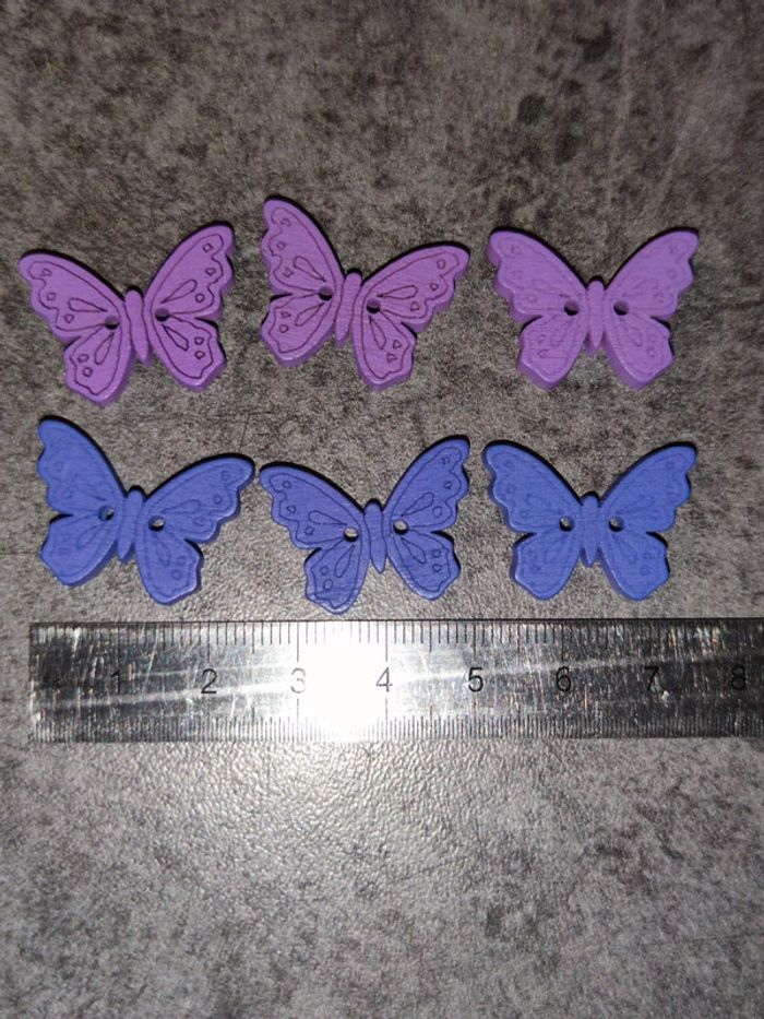 lot de 6 boutons en bois papillons / couleur violet et parme