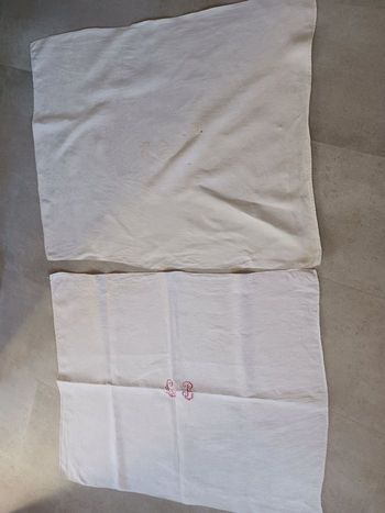 Torchon blanc brodé LP en rouge Vintage