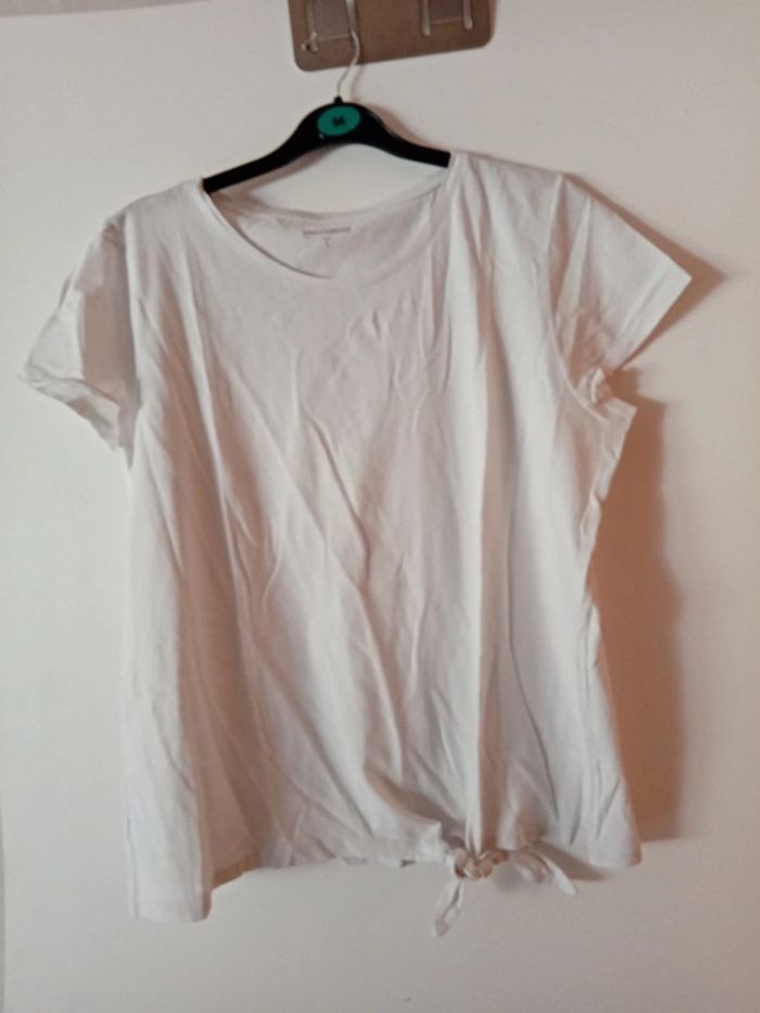 Tee-shirt manches courtes blanc.  TBE. Taille L
