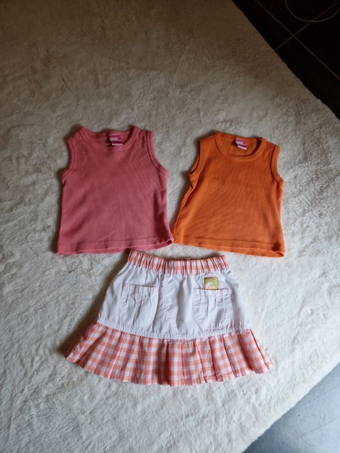 Lot jupe et 2 tee shirts 9 mois