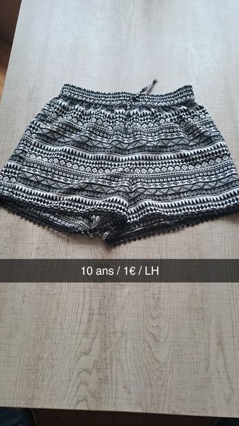 Short noir et blanc à motifs