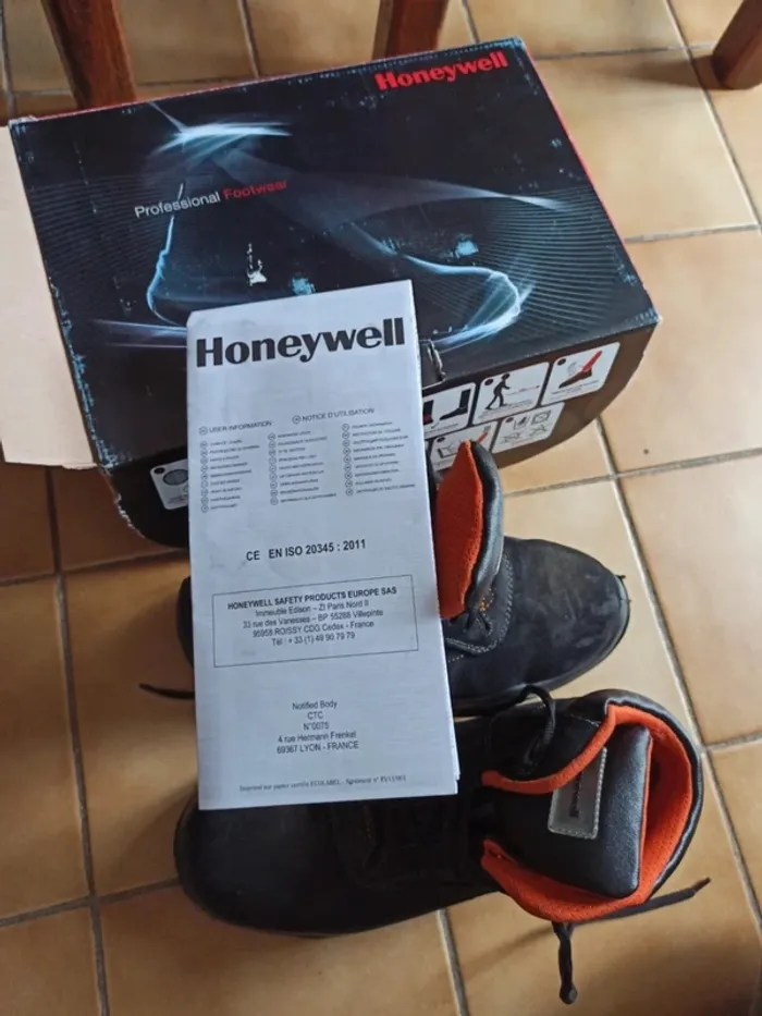 Paire de chaussures de sécurité taille 41 - photo numéro 9