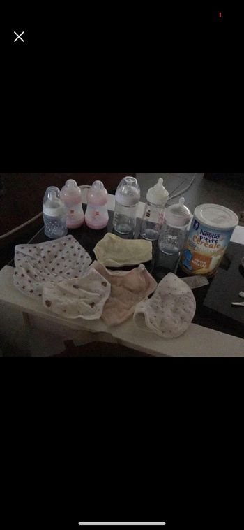 Vend bavoir et biberons