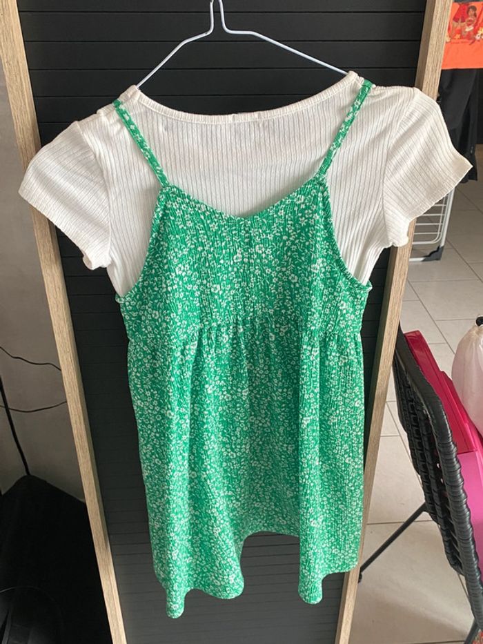 robe verte à fleurs avec ensemble T-shirt blanc - photo numéro 4