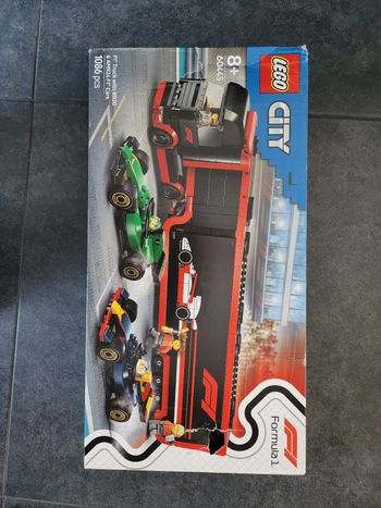 Lego camion F1 neuf 