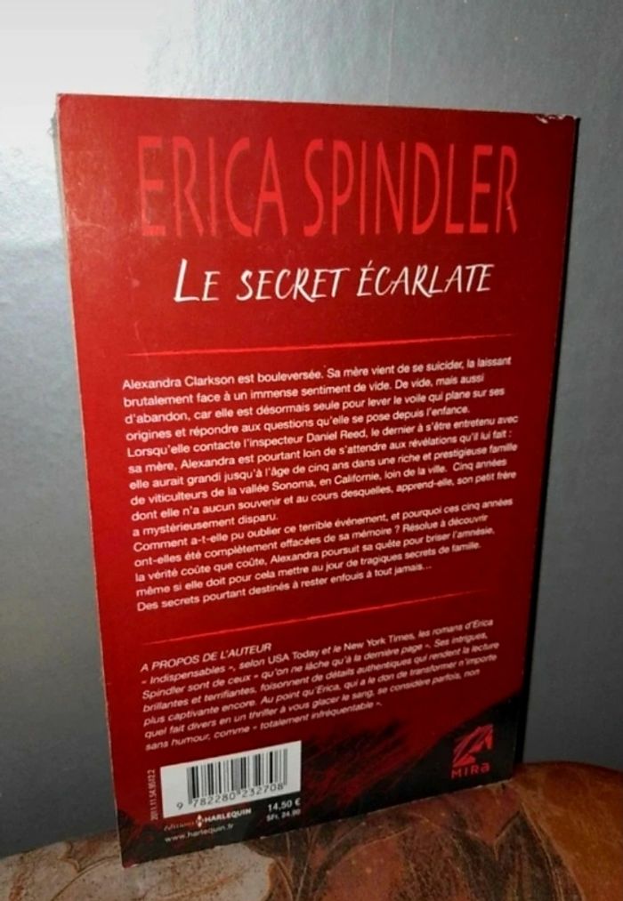 Le secret écarlate Erica Spindler - photo numéro 3