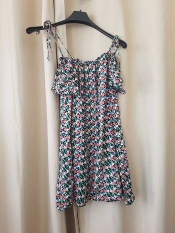 Robe épaule dénudée V Code Paris taille M / L