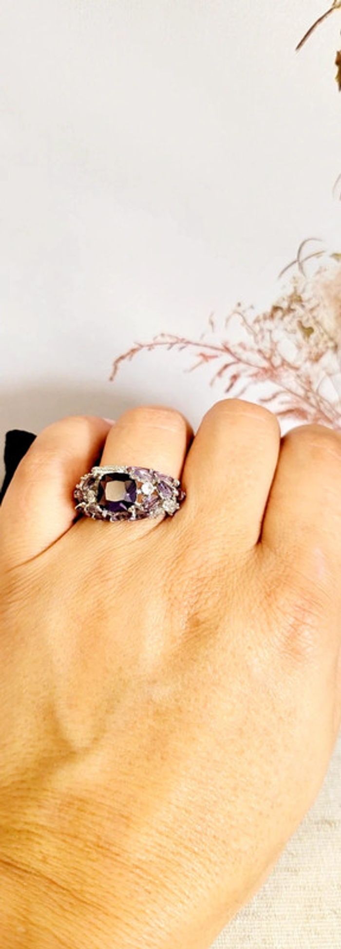 Bague élégante avec pierre violette et strass