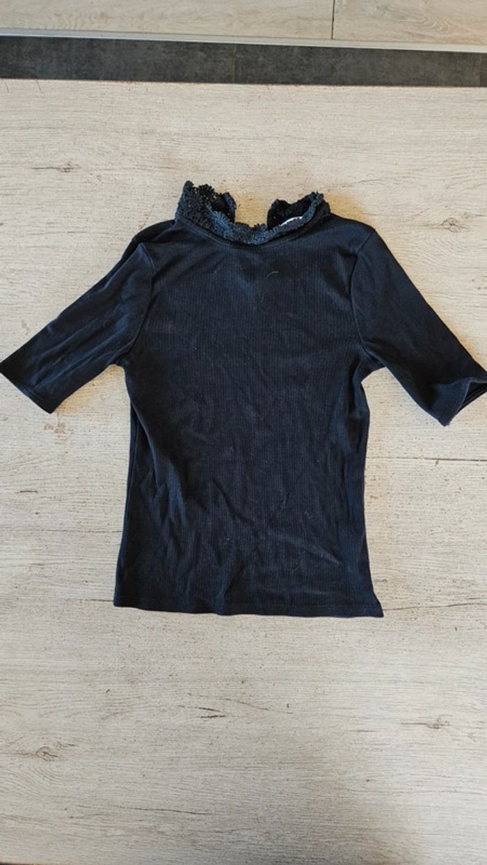 T shirt noir cotelé à manches courtes, bord en broderie, Camaïeu, taille XS - photo numéro 2