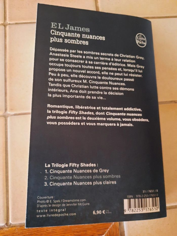 Livre de poche cinquante nuances de Grey - photo numéro 2