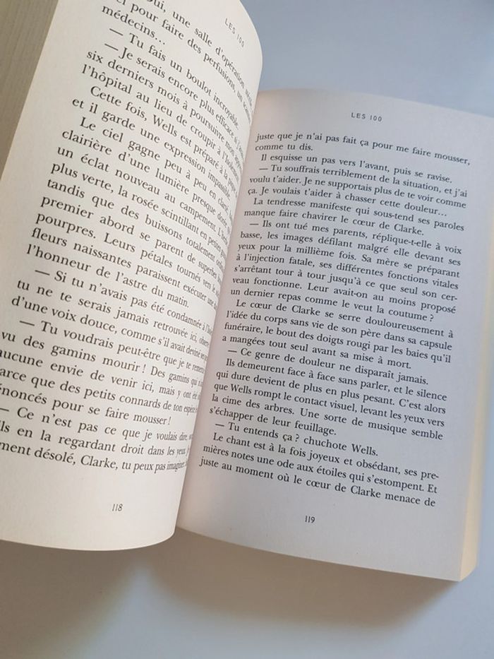 Kass Morgan (Écrivain) Les 100, Tome 1 - photo numéro 3