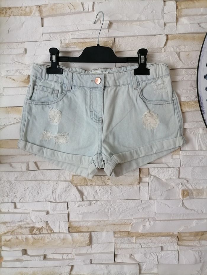 Short fille