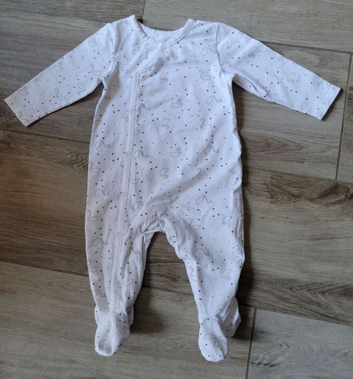 Pyjama léger motif cygnes taille 9 mois - photo numéro 2