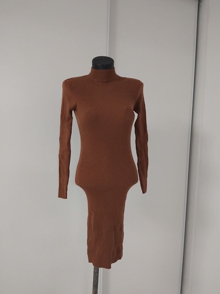 Robes femme taille S comme neuf prix  5 euros  la robes - photo numéro 10