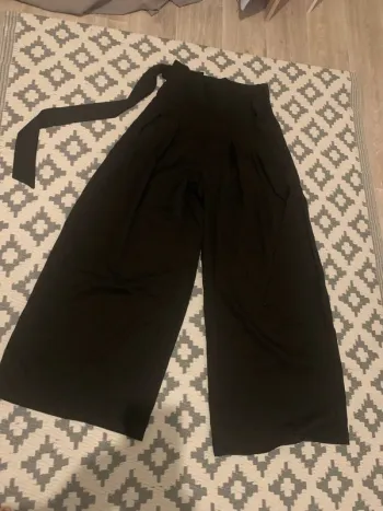 pantalon neuf à jambes larges