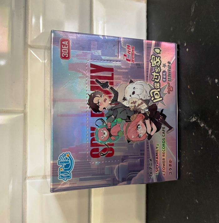 Display Spy X Family Tower Records Café 30 Boosters ! 150 Cartes à collectionner