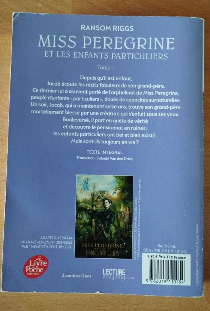 Livre Miss Peregrine et les enfants particuliers - Ransom Riggs - photo numéro 2