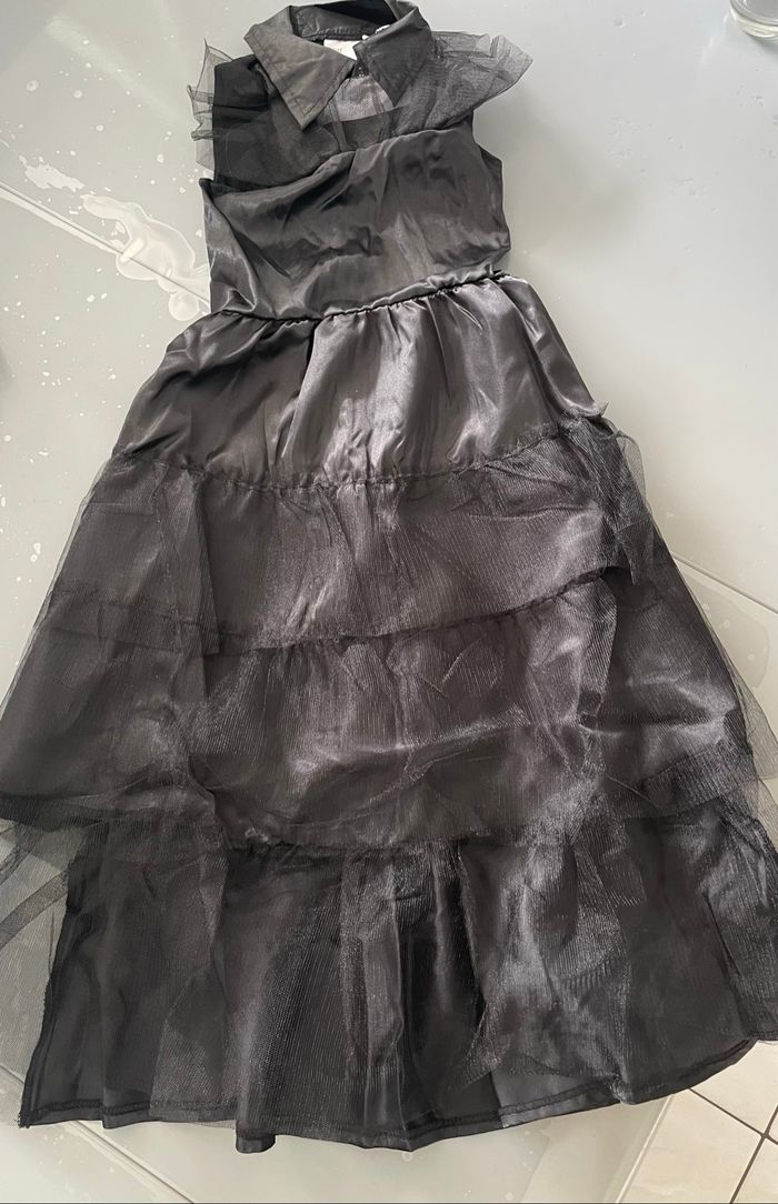 Déguisement  T 10-12 ans  robe et  perruque Mercredi Addams T 4/6 ans Neuf étiquette - photo numéro 6
