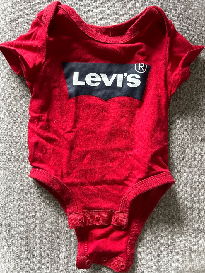 Body levi’s rouge 3 mois