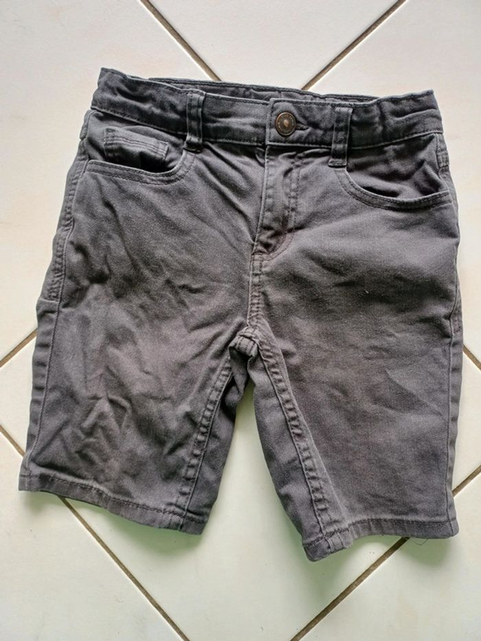 Magnifique Short en jean 8 ans garçon
