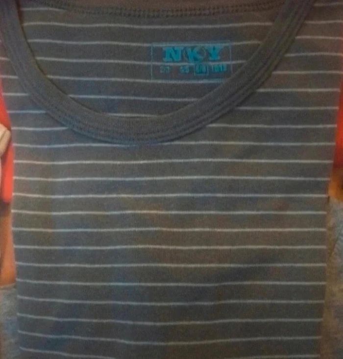 14 vêtements,  t-shirt  pyjama 6 ans - photo numéro 9