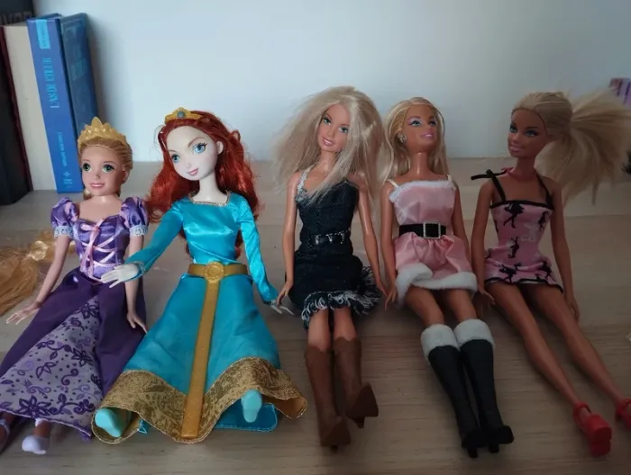 Lot de 9 Barbies - photo numéro 2