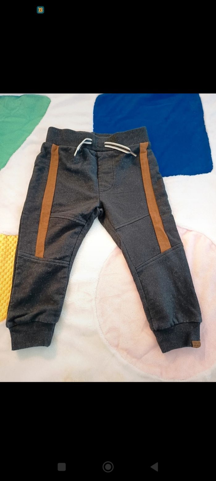Lot joggings 18 mois - photo numéro 3