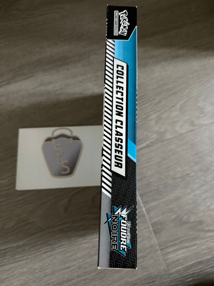 Coffret Classeur Pokémon, Foudre Noire en français - photo numéro 4