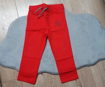 Pantalon rouge "pat & ripaton " 24 mois neuf jamais porté