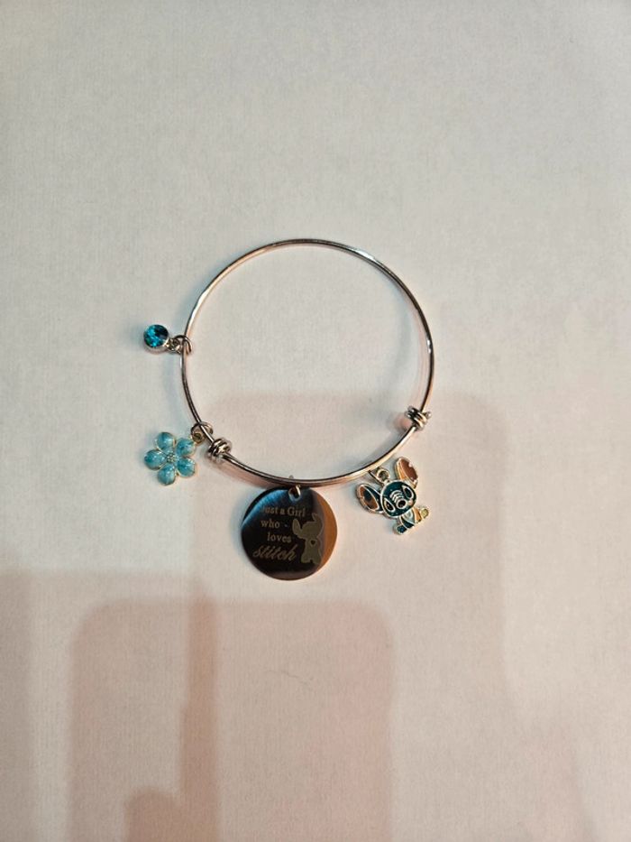 Bracelet Stitch neuf