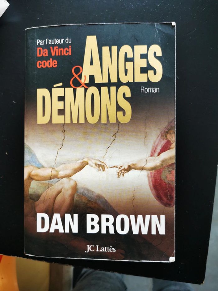 Livre anges et démons dan Brown