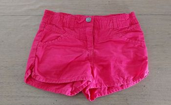 Short fille 5ans en bon état