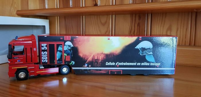 Camion pompier 1/43 eligor en parfait état - photo numéro 3