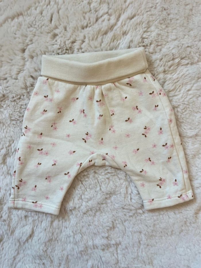 Pantalon à fleurs