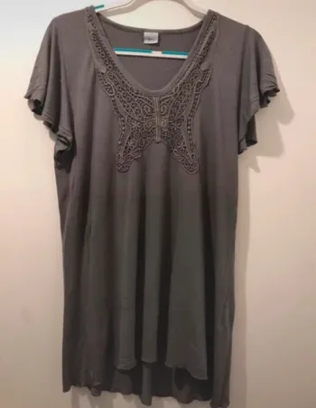 Haut femme m&s gris col rond manches courtes taille L