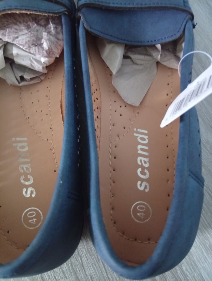 Jolie paire de mocassins en daim - photo numéro 4