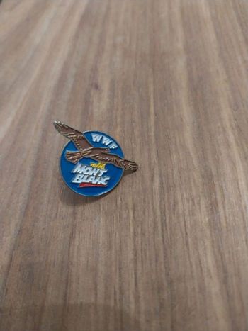 Pin's WWF / Mont Blanc pins ancien vintage
